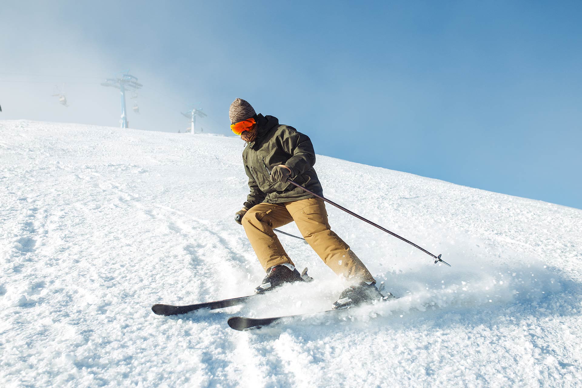man-skiing-in-the-mountains-skiing-in-the-snowy-m-2022-10-20-20-43-25-utc.jpg